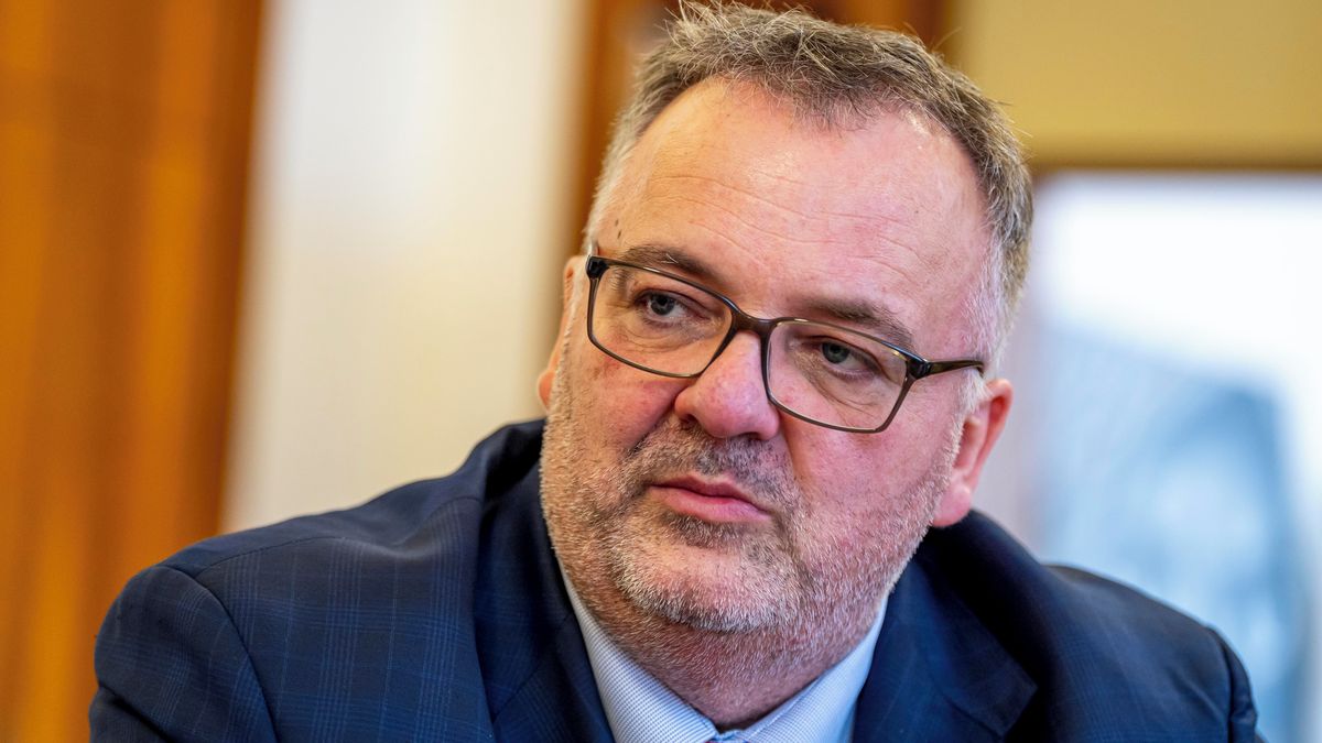 Jurečka interpeloval Bednárika kvůli povinné češtině pro taxikáře. Ten ho vyzval na jazykový souboj